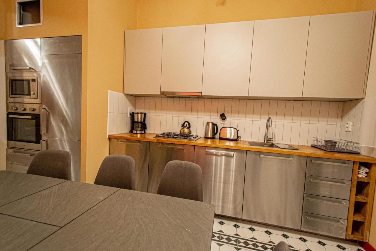 4 Bedrooms 130M2 Apartment At The Main City Square Prag Dış mekan fotoğraf