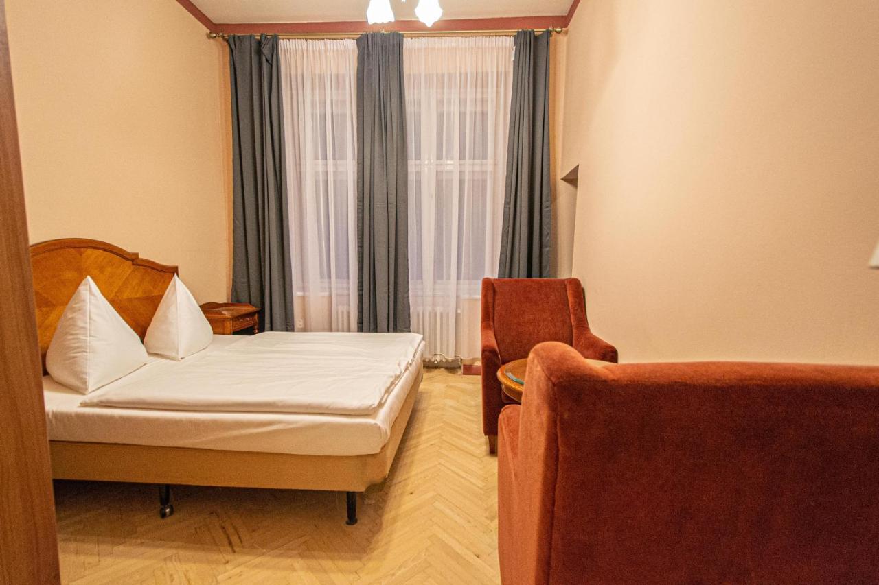4 Bedrooms 130M2 Apartment At The Main City Square Prag Dış mekan fotoğraf